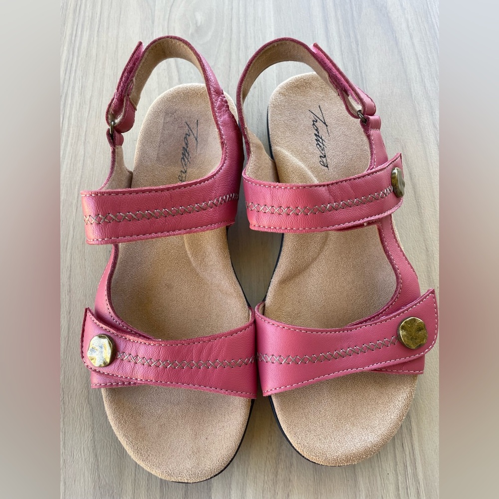 Trotters Pink Sandals